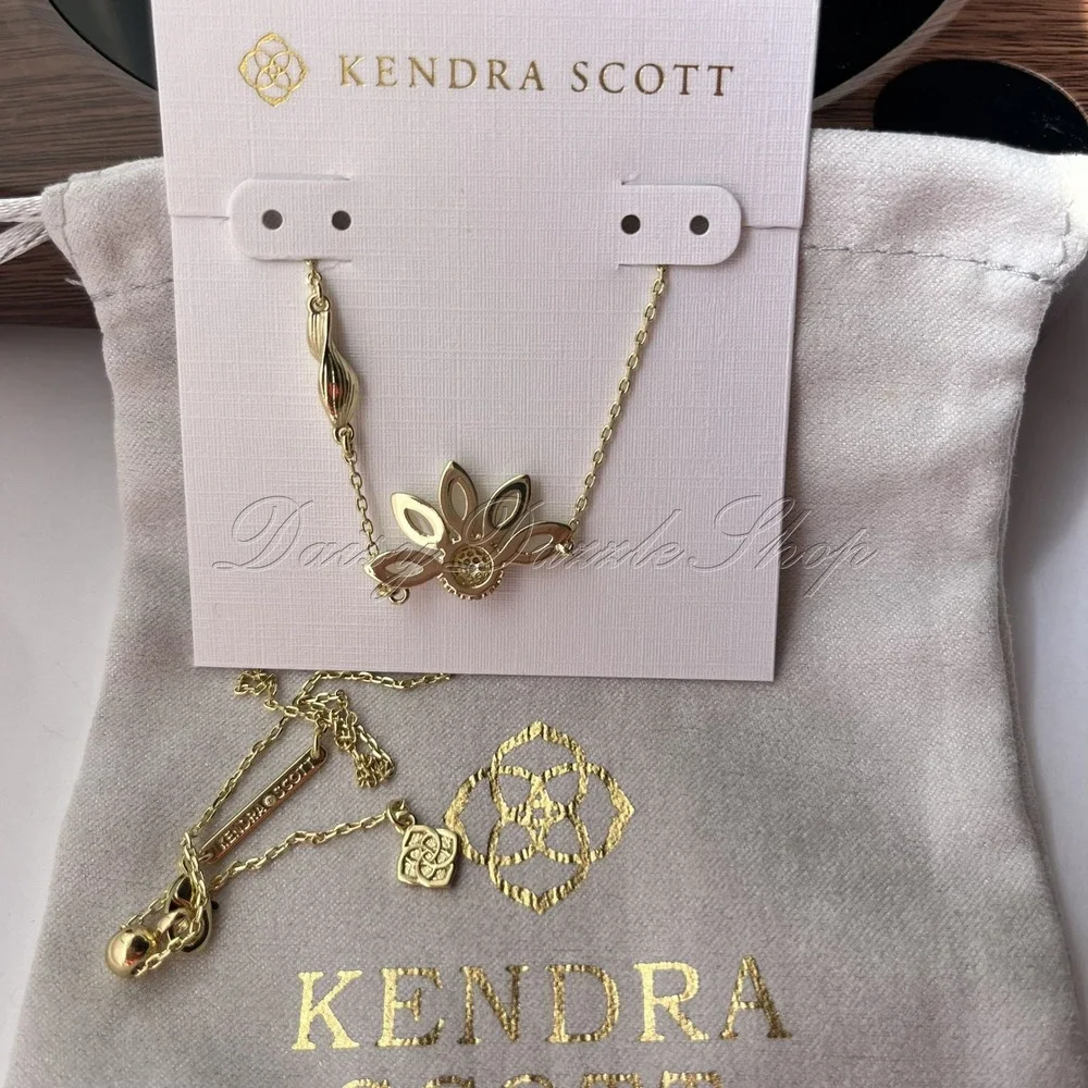 ✨New Kendra Scott Pink Mix Gold Plated Anya Flower Short Pendant Necklace 🌼